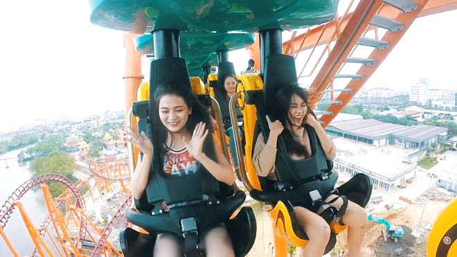 Đi tàu lượn dạng treo lớn nhất Việt Nam, cảm giác thế nào? ảnh 6